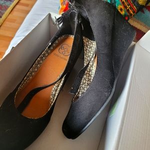 Daisy Fuentes Babydoll Wedge